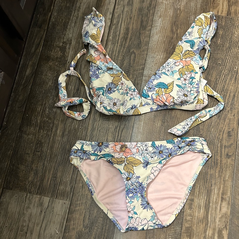 Women’s bathing suit
